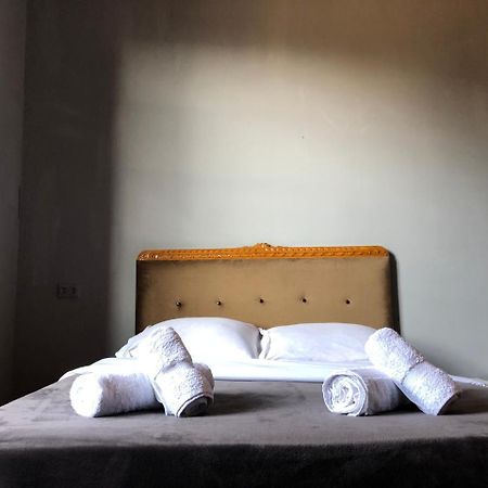 Lucky Family Hotel ティビリシ エクステリア 写真