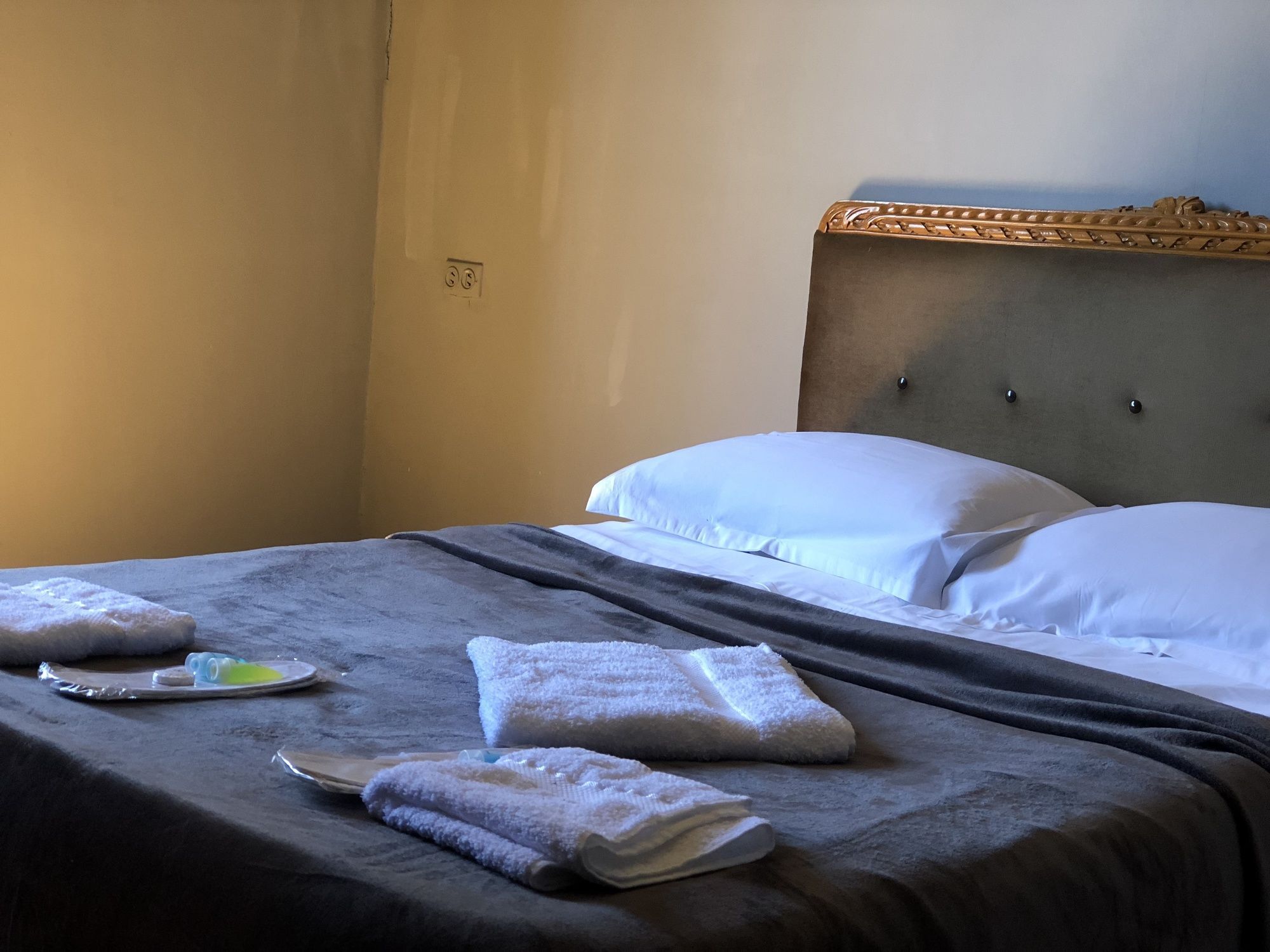 Lucky Family Hotel ティビリシ エクステリア 写真